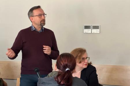 głos w dyskusji zabiera Robert Degen