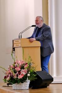 Waldemar Chorążyczewski prowadzący obrady konferencji naukowej „Od przeszłości ku przyszłości. Jubileusz 60-lecia Stowarzyszenia Archiwistów Polskich”