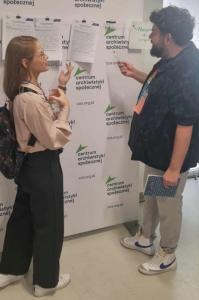 Marlana Jabłońska i Hubert Mazur (UKEN w Krakowie) w czasie rozmowy w kongresowych kuluarach