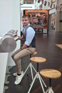 dr Smoczyński na w_ystawie w Stadsarchief Amsterdam przy projektorze trójwymiarowych widoków Amsterdamu