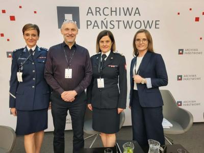 od lewej: insp. Jadwiga Kubik, Piotr Ogonowski, mł. bryg. dr Monika Wojakowska, dr hab. Marlena Jabłońska, prof. UMK