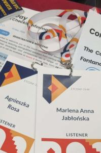 identyfikatory uczestniczek konferencji