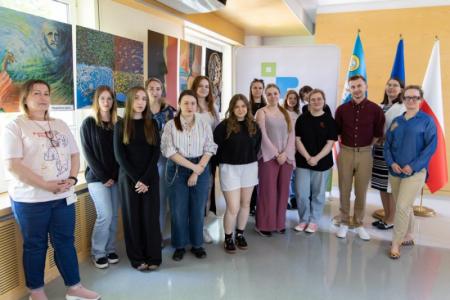 Z pracownikami archiwum Starostwa Powiatowego w Poznaniu