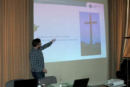 Prof. Robert Degen w czasie zajęć pt. Typology of Small Sacral Monuments